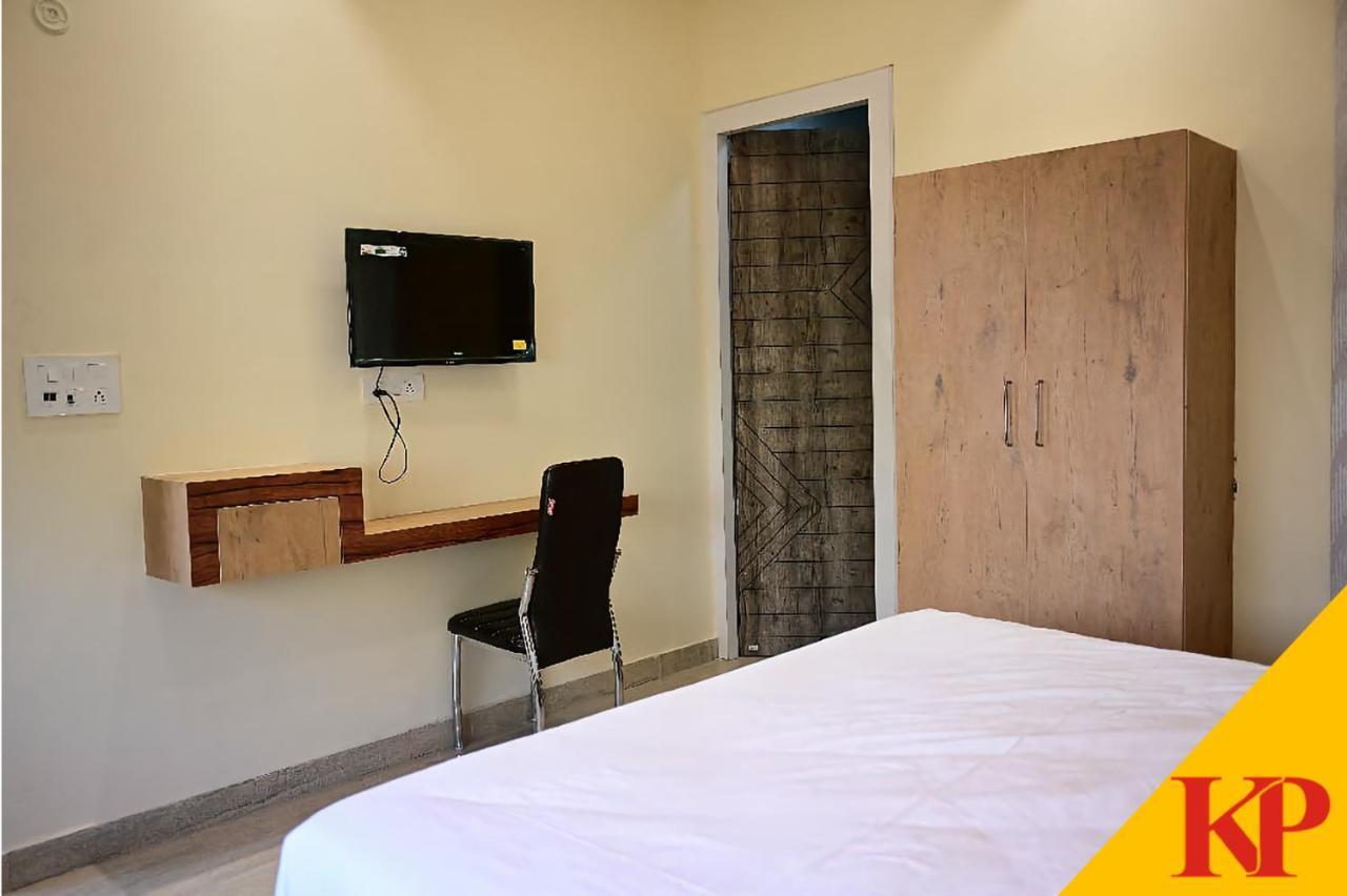 Hotel Kapson Palace Bareilly Buitenkant foto